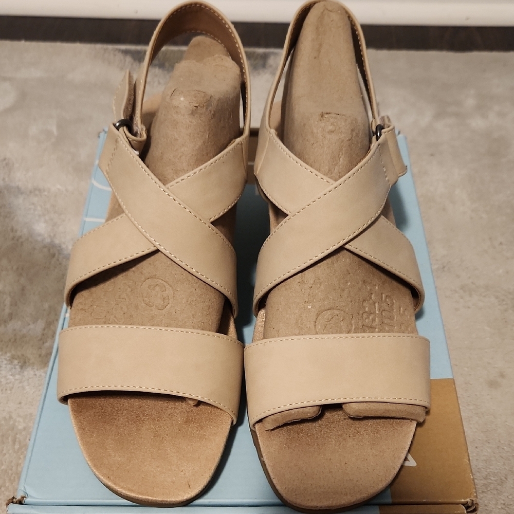 Life Stride Sincere Sandals in Ivory